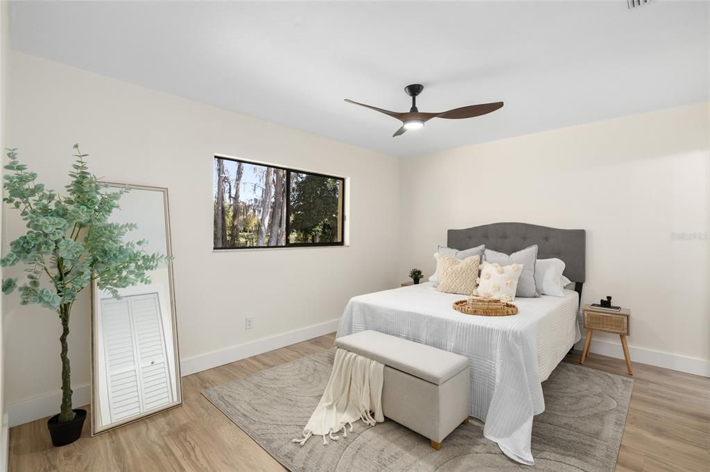 合同活跃: $267,500 (2 贝兹, 2 浴室, 960 平方英尺)