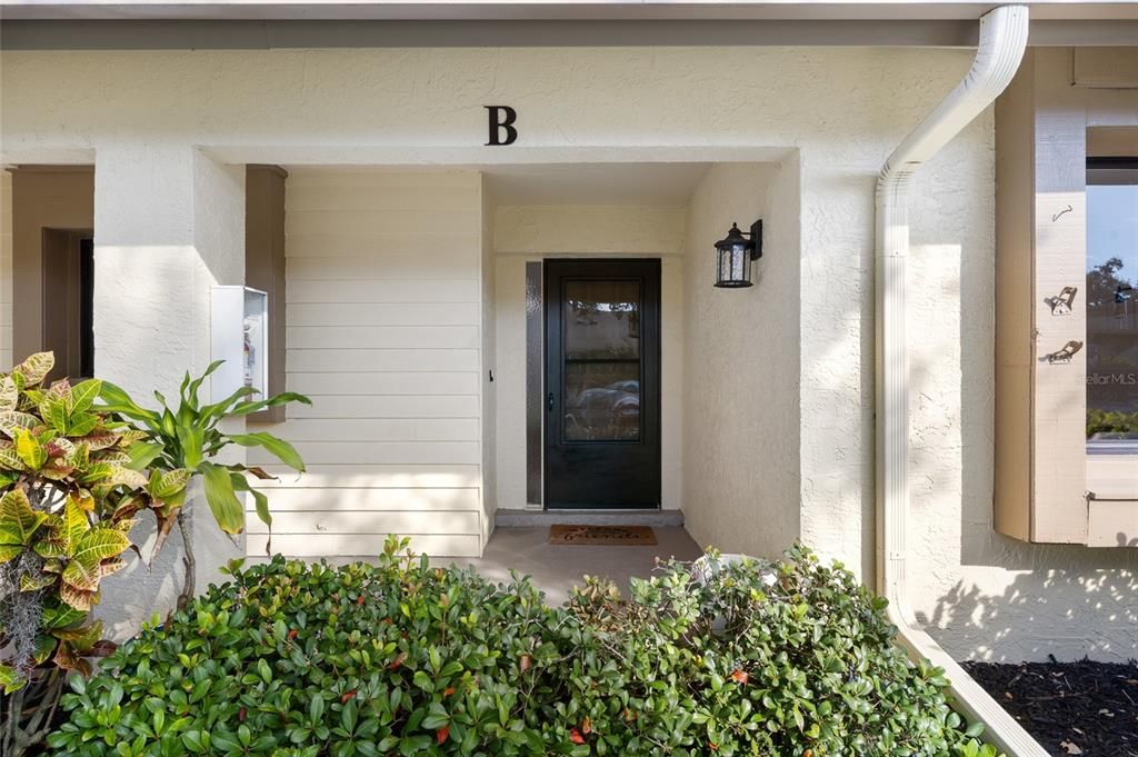 合同活跃: $267,500 (2 贝兹, 2 浴室, 960 平方英尺)