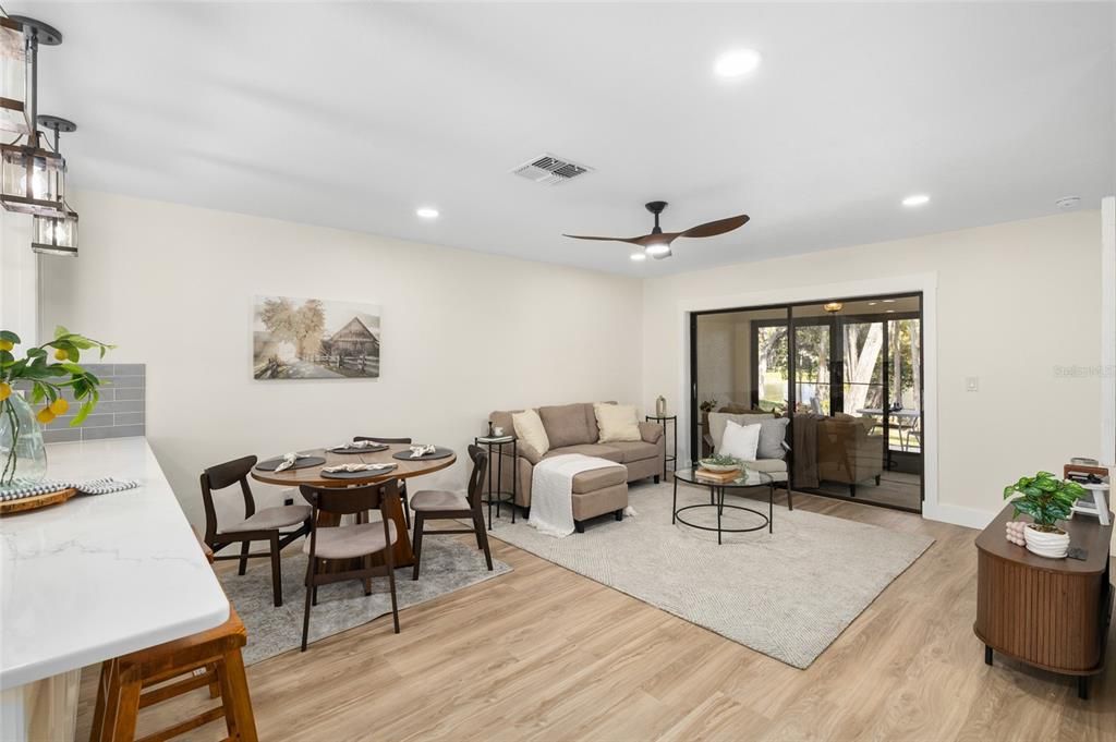 合同活跃: $267,500 (2 贝兹, 2 浴室, 960 平方英尺)