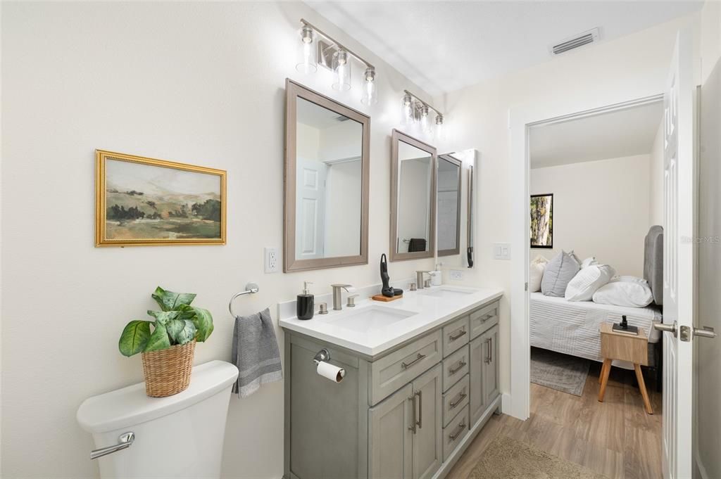 合同活跃: $267,500 (2 贝兹, 2 浴室, 960 平方英尺)