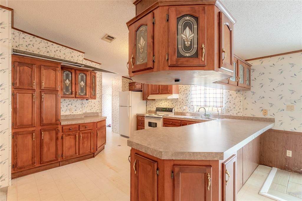 For Sale: $199,900 (2 beds, 2 baths, 1352 Square Feet)