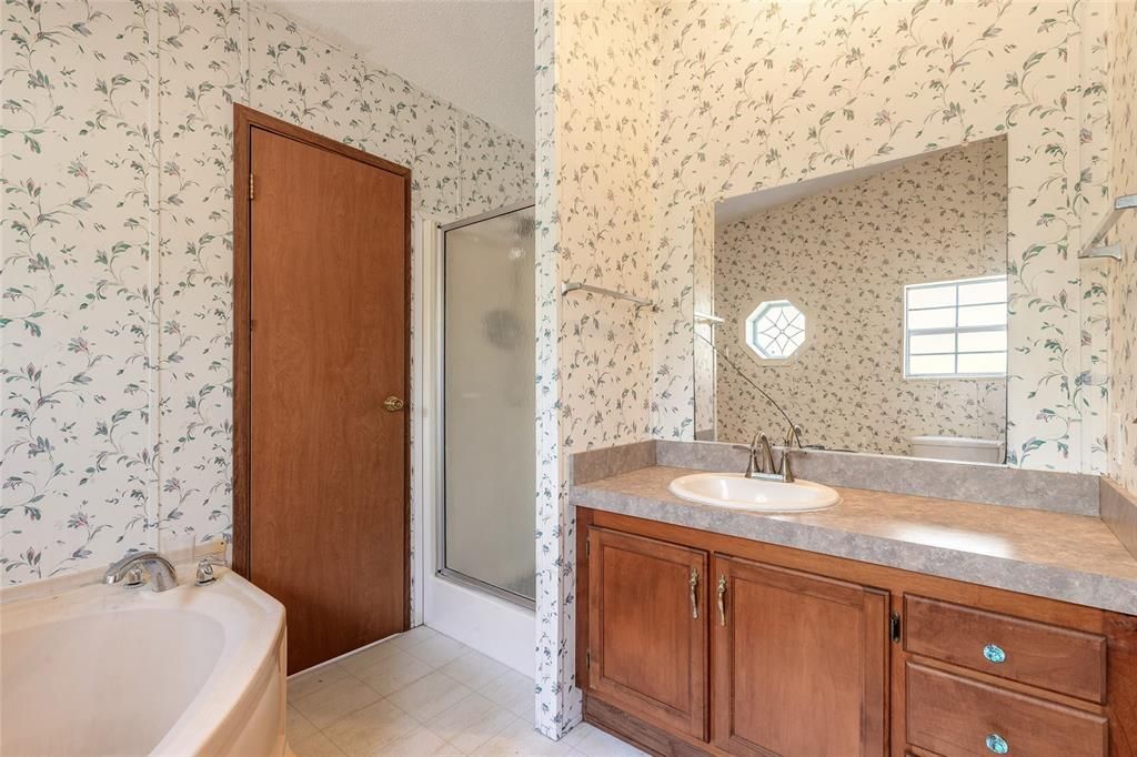 For Sale: $199,900 (2 beds, 2 baths, 1352 Square Feet)