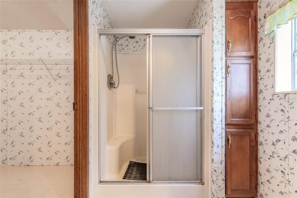 For Sale: $199,900 (2 beds, 2 baths, 1352 Square Feet)