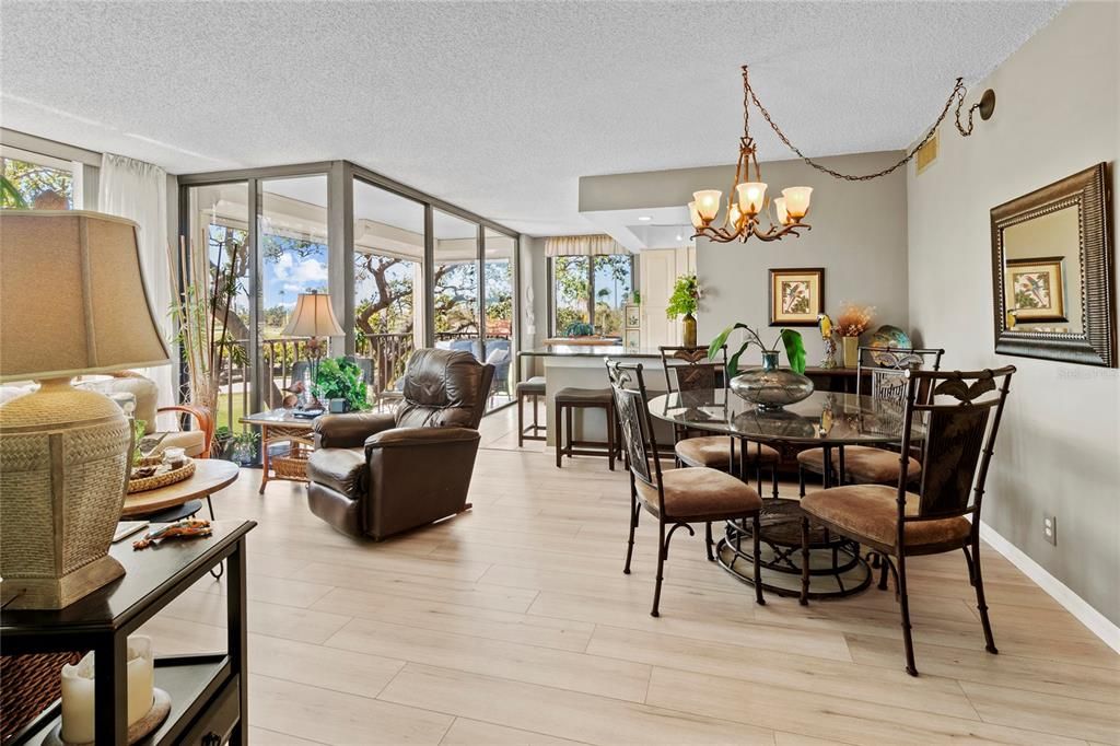 待售: $320,000 (2 贝兹, 2 浴室, 1050 平方英尺)