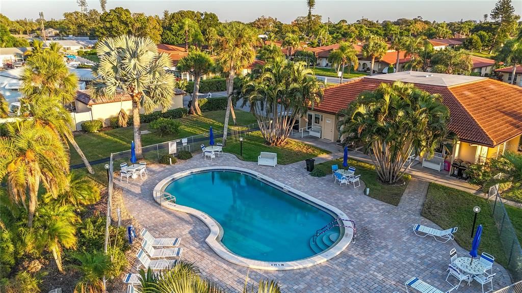 For Sale: $199,900 (1 beds, 1 baths, 752 Square Feet)