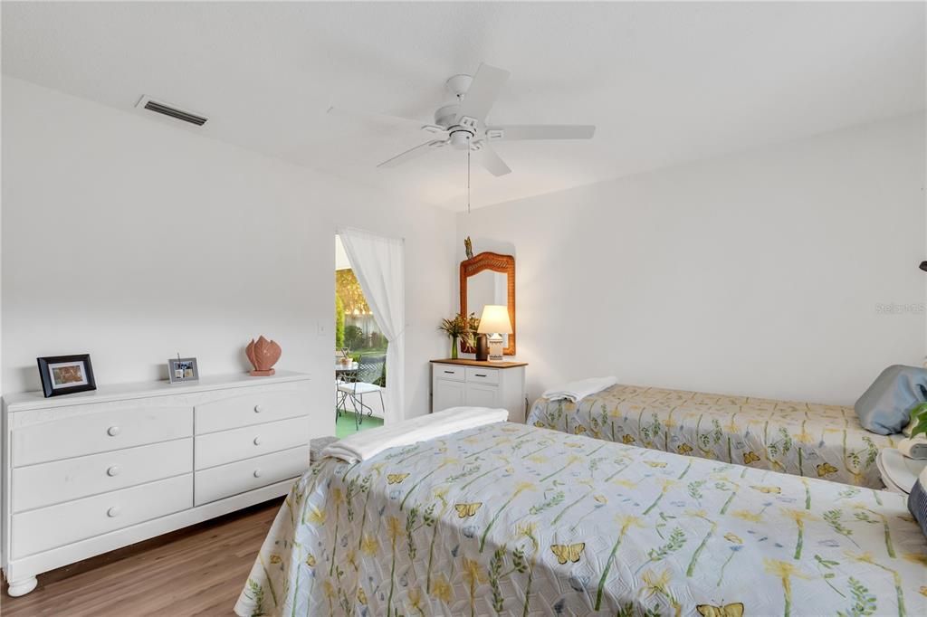 For Sale: $199,900 (1 beds, 1 baths, 752 Square Feet)