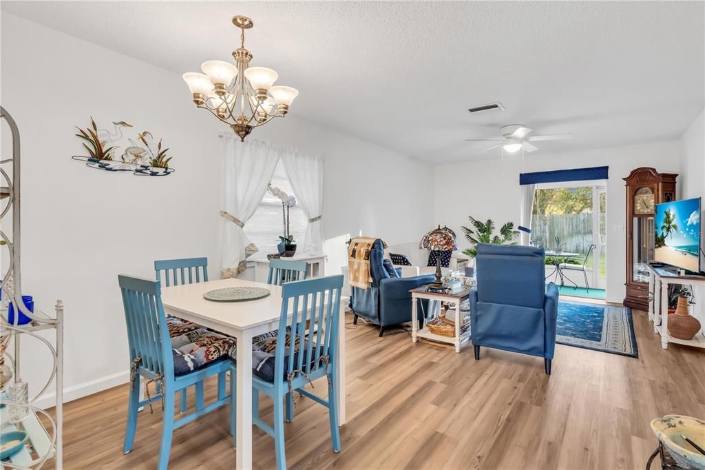 For Sale: $199,900 (1 beds, 1 baths, 752 Square Feet)