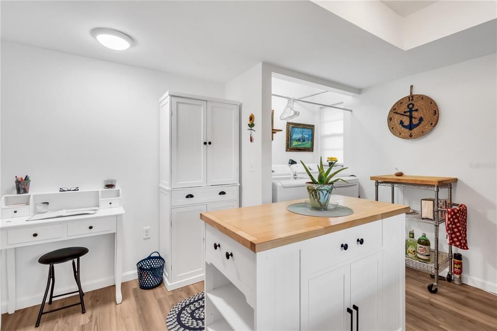 For Sale: $199,900 (1 beds, 1 baths, 752 Square Feet)