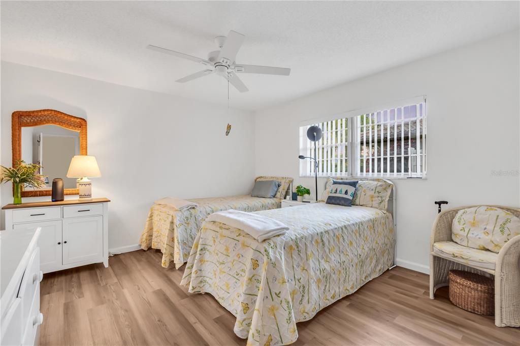 For Sale: $199,900 (1 beds, 1 baths, 752 Square Feet)