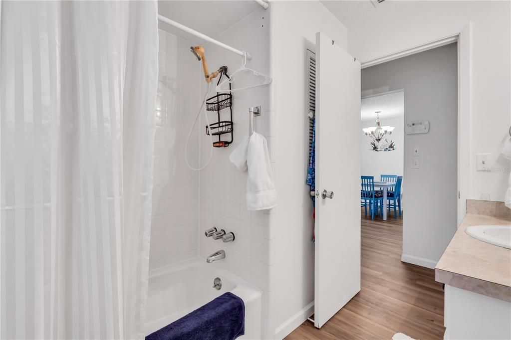 For Sale: $199,900 (1 beds, 1 baths, 752 Square Feet)