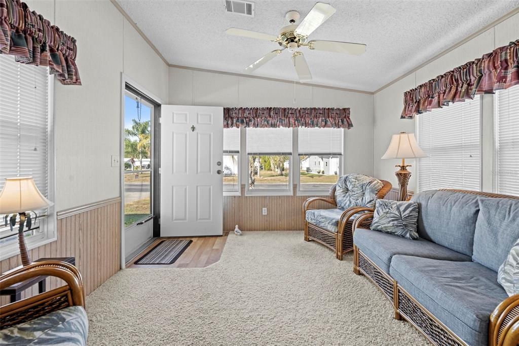 For Sale: $155,000 (2 beds, 2 baths, 1302 Square Feet)