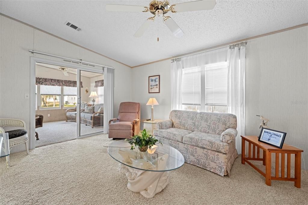 For Sale: $155,000 (2 beds, 2 baths, 1302 Square Feet)