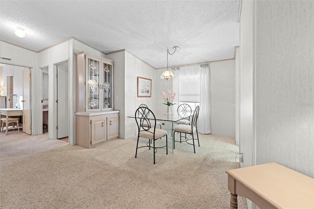 For Sale: $155,000 (2 beds, 2 baths, 1302 Square Feet)