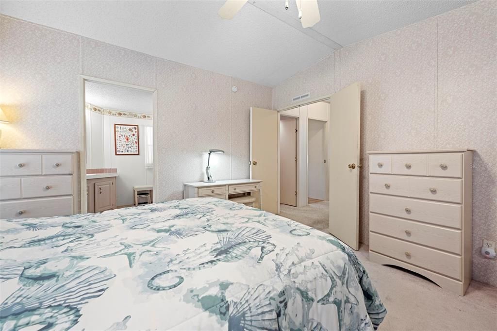 For Sale: $155,000 (2 beds, 2 baths, 1302 Square Feet)