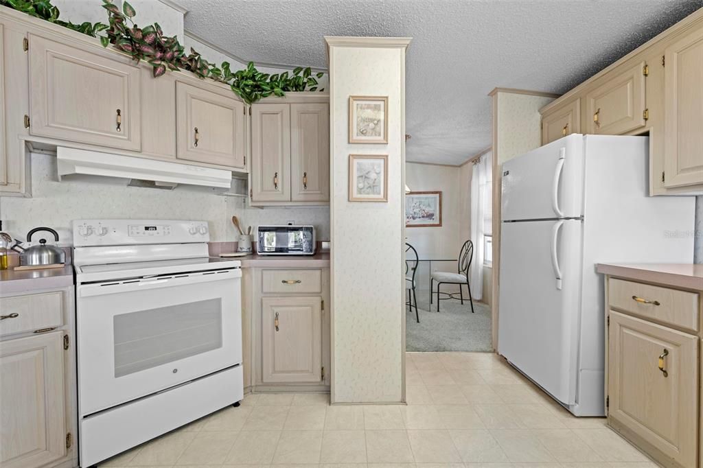 For Sale: $155,000 (2 beds, 2 baths, 1302 Square Feet)