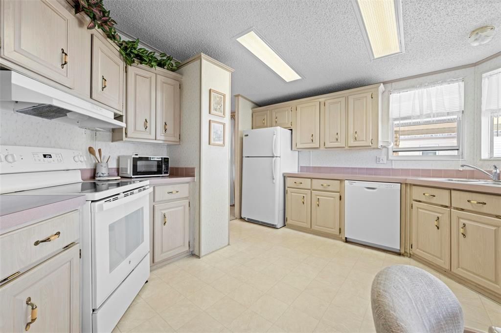 For Sale: $155,000 (2 beds, 2 baths, 1302 Square Feet)