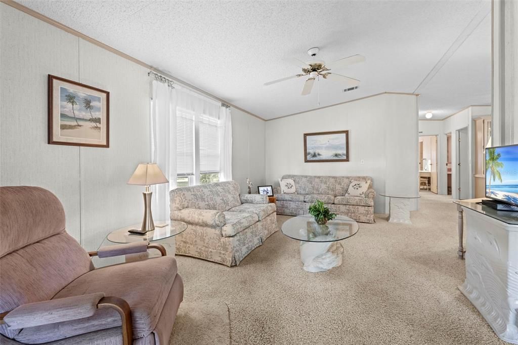 For Sale: $155,000 (2 beds, 2 baths, 1302 Square Feet)