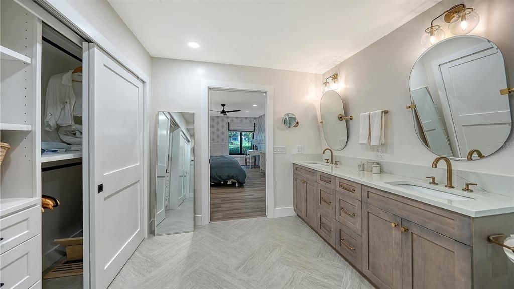 For Sale: $880,000 (2 beds, 2 baths, 1257 Square Feet)