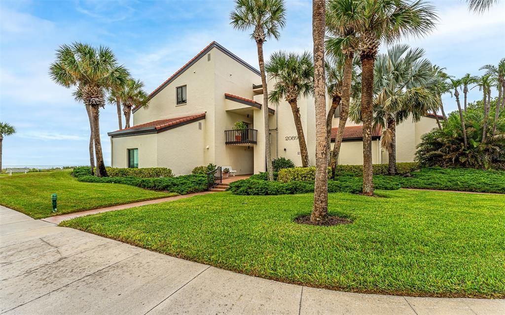 For Sale: $880,000 (2 beds, 2 baths, 1257 Square Feet)