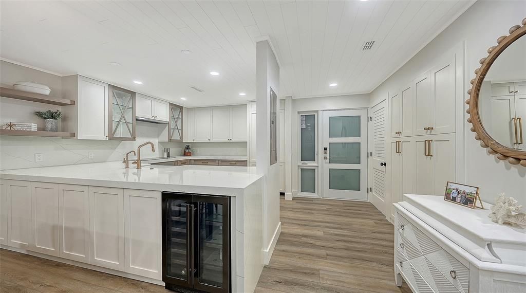 For Sale: $880,000 (2 beds, 2 baths, 1257 Square Feet)