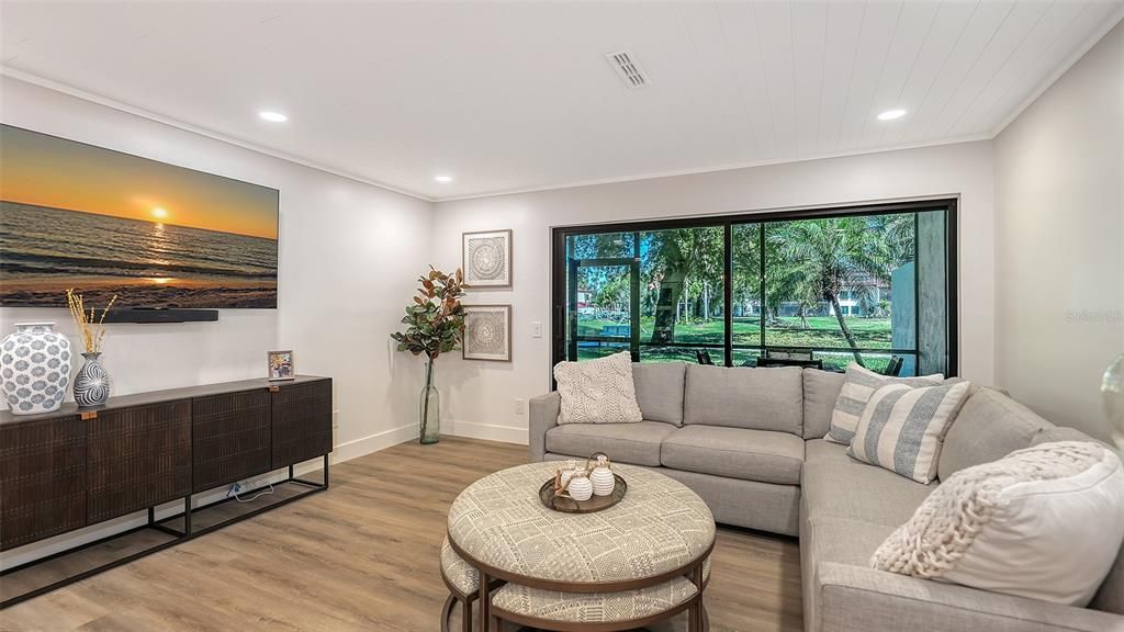 For Sale: $880,000 (2 beds, 2 baths, 1257 Square Feet)