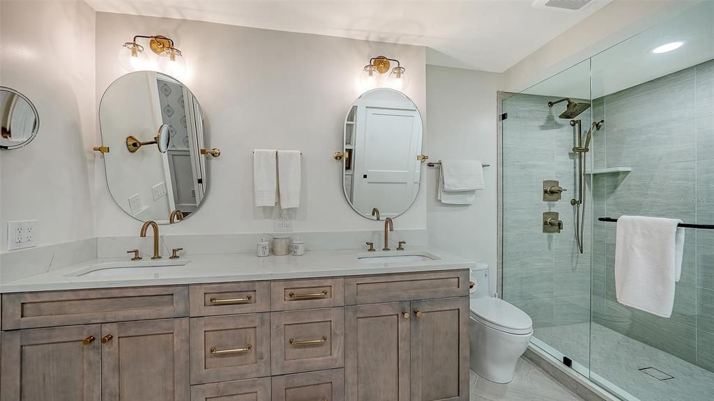 For Sale: $880,000 (2 beds, 2 baths, 1257 Square Feet)