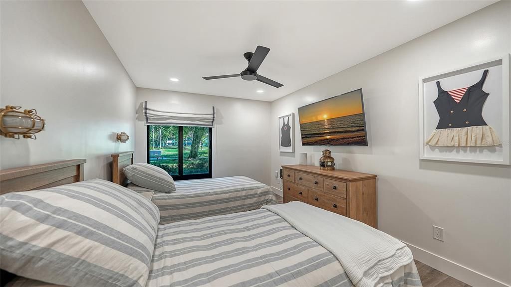 For Sale: $880,000 (2 beds, 2 baths, 1257 Square Feet)