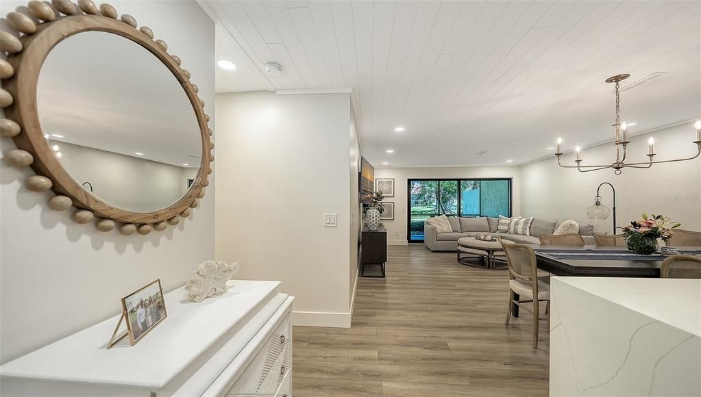 For Sale: $880,000 (2 beds, 2 baths, 1257 Square Feet)