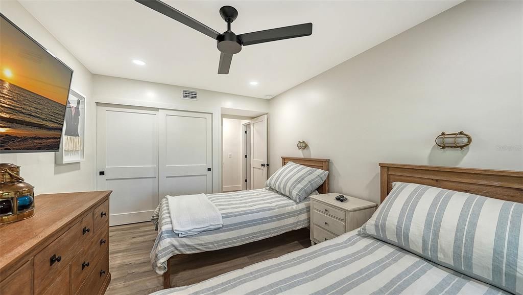 For Sale: $880,000 (2 beds, 2 baths, 1257 Square Feet)