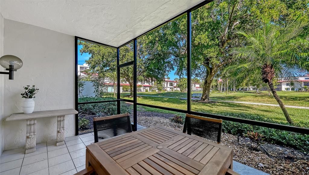 For Sale: $880,000 (2 beds, 2 baths, 1257 Square Feet)