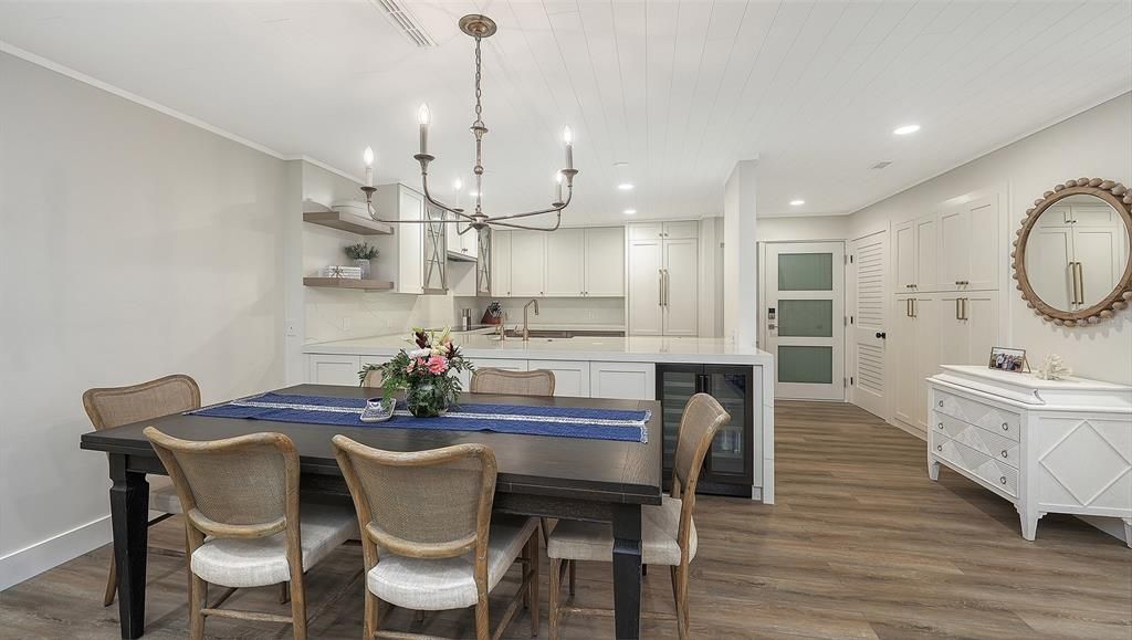 For Sale: $880,000 (2 beds, 2 baths, 1257 Square Feet)