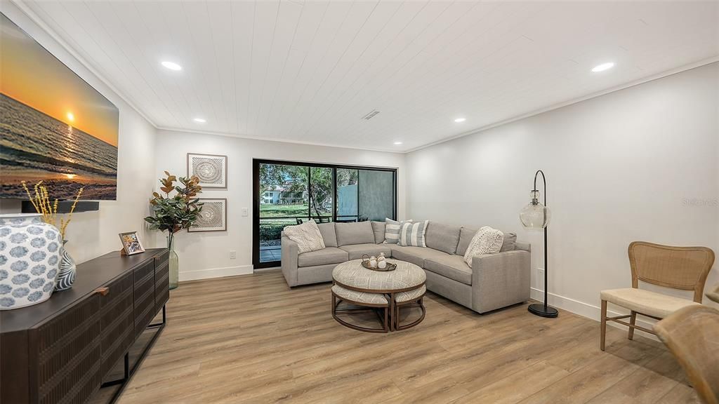 For Sale: $880,000 (2 beds, 2 baths, 1257 Square Feet)