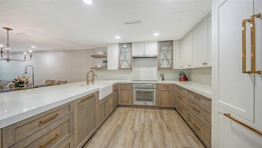 For Sale: $880,000 (2 beds, 2 baths, 1257 Square Feet)