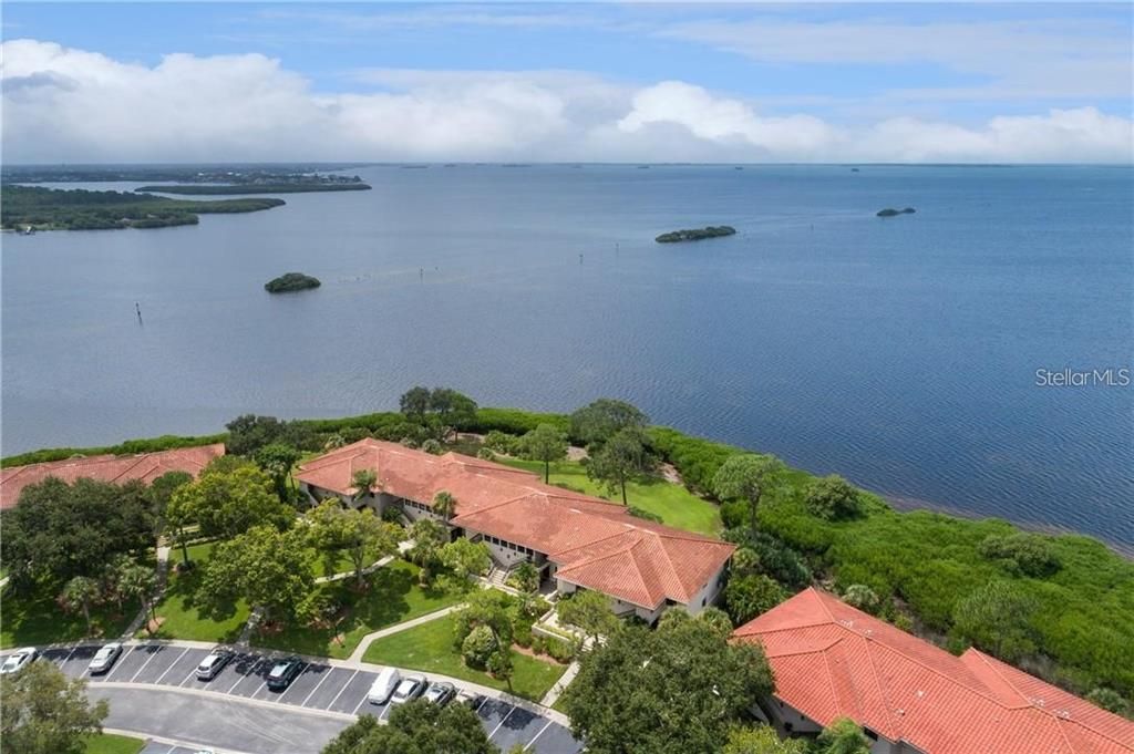 For Sale: $425,000 (2 beds, 2 baths, 1065 Square Feet)