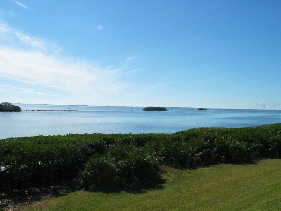 For Sale: $425,000 (2 beds, 2 baths, 1065 Square Feet)