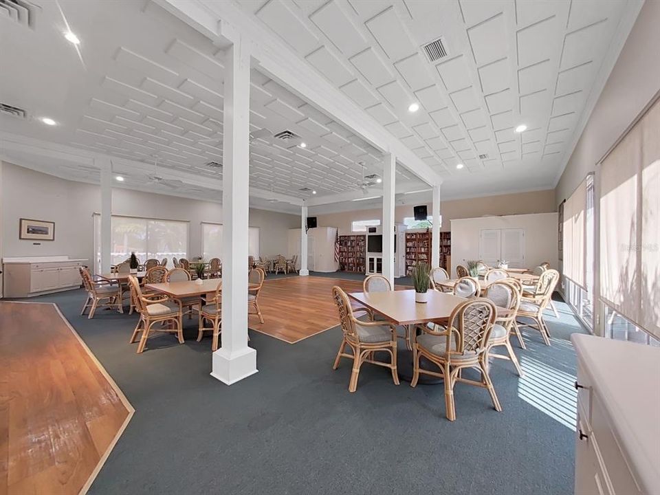 For Sale: $425,000 (2 beds, 2 baths, 1065 Square Feet)