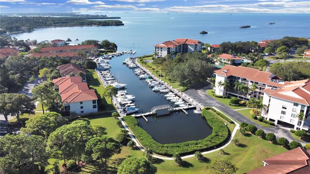 For Sale: $425,000 (2 beds, 2 baths, 1065 Square Feet)