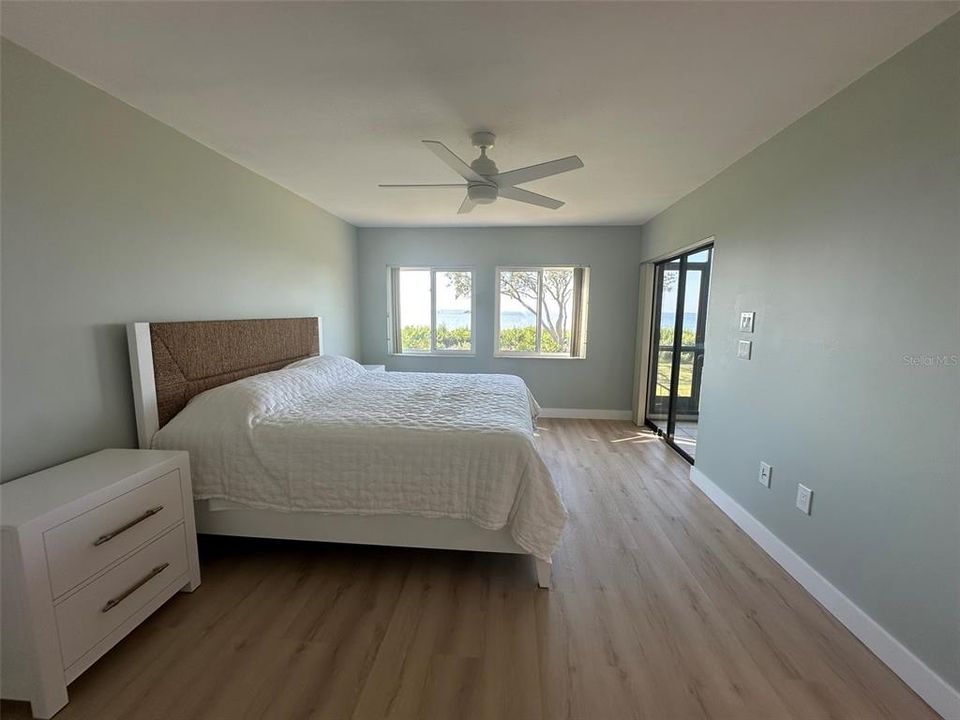 For Sale: $425,000 (2 beds, 2 baths, 1065 Square Feet)