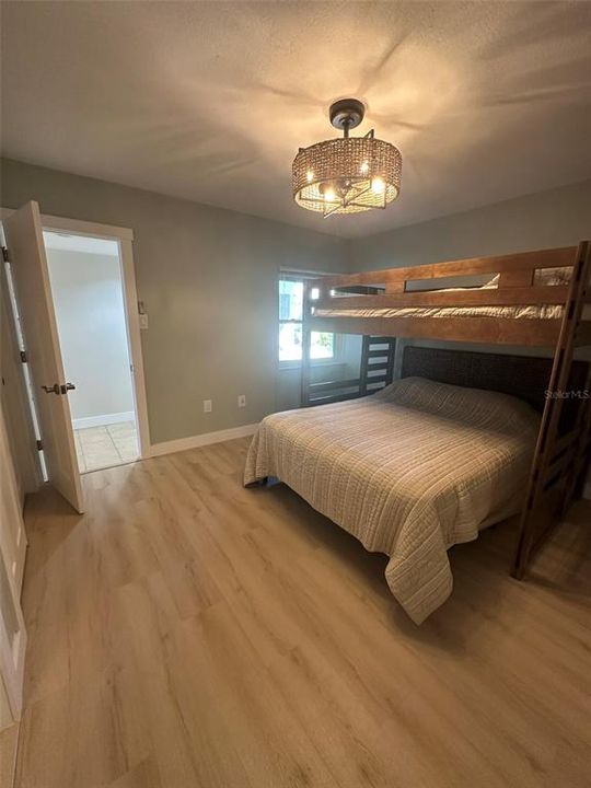 For Sale: $425,000 (2 beds, 2 baths, 1065 Square Feet)