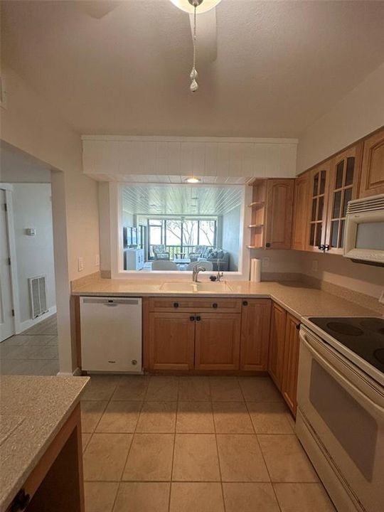 For Sale: $425,000 (2 beds, 2 baths, 1065 Square Feet)