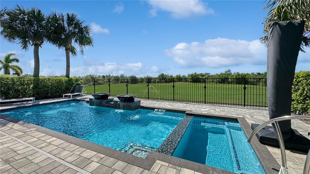 En Venta: $2,000,000 (6 camas, 6 baños, 4588 Pies cuadrados)