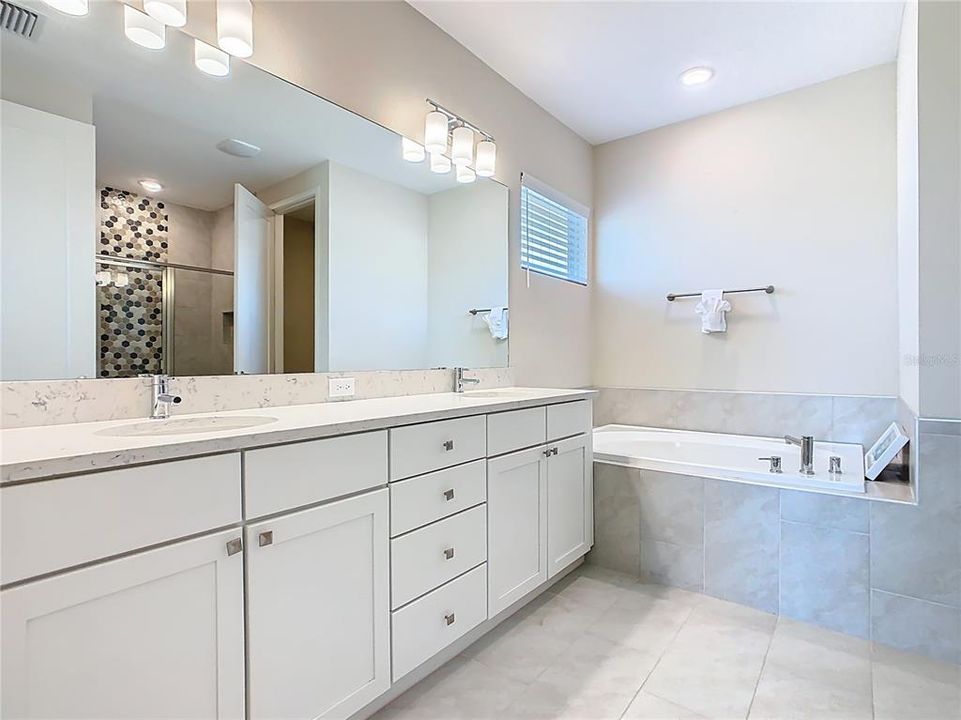 En Venta: $2,000,000 (6 camas, 6 baños, 4588 Pies cuadrados)