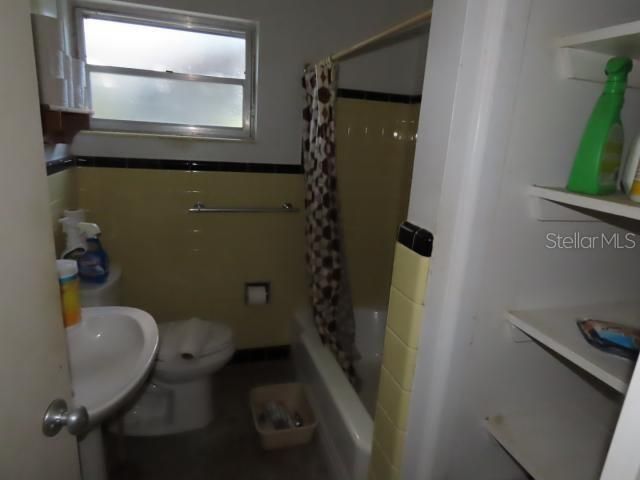 Active With Contract: $179,900 (2 beds, 1 baths, 1216 Square Feet)