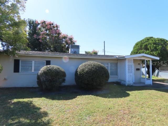 Active With Contract: $179,900 (2 beds, 1 baths, 1216 Square Feet)