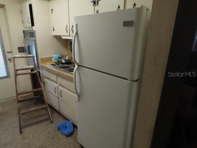 Active With Contract: $179,900 (2 beds, 1 baths, 1216 Square Feet)