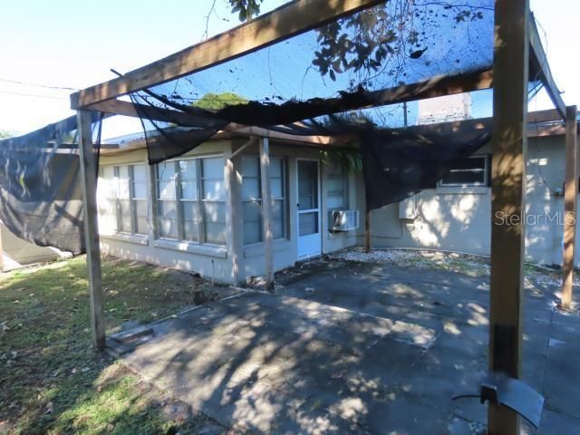 Active With Contract: $179,900 (2 beds, 1 baths, 1216 Square Feet)