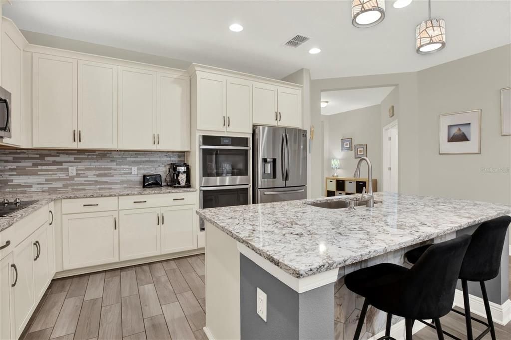 For Sale: $399,900 (2 beds, 2 baths, 1792 Square Feet)