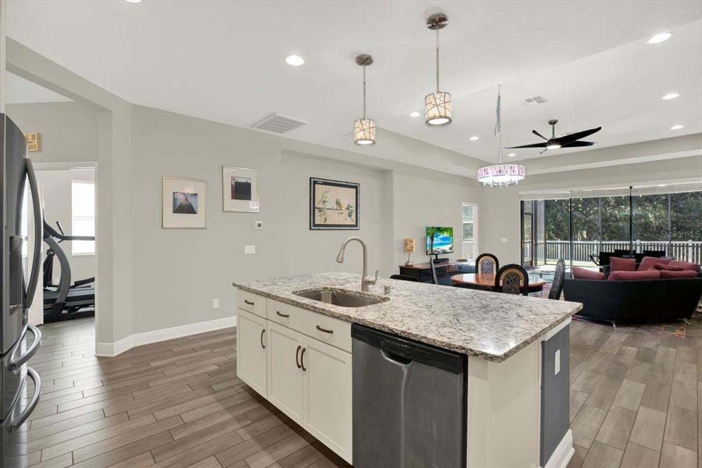 For Sale: $399,900 (2 beds, 2 baths, 1792 Square Feet)