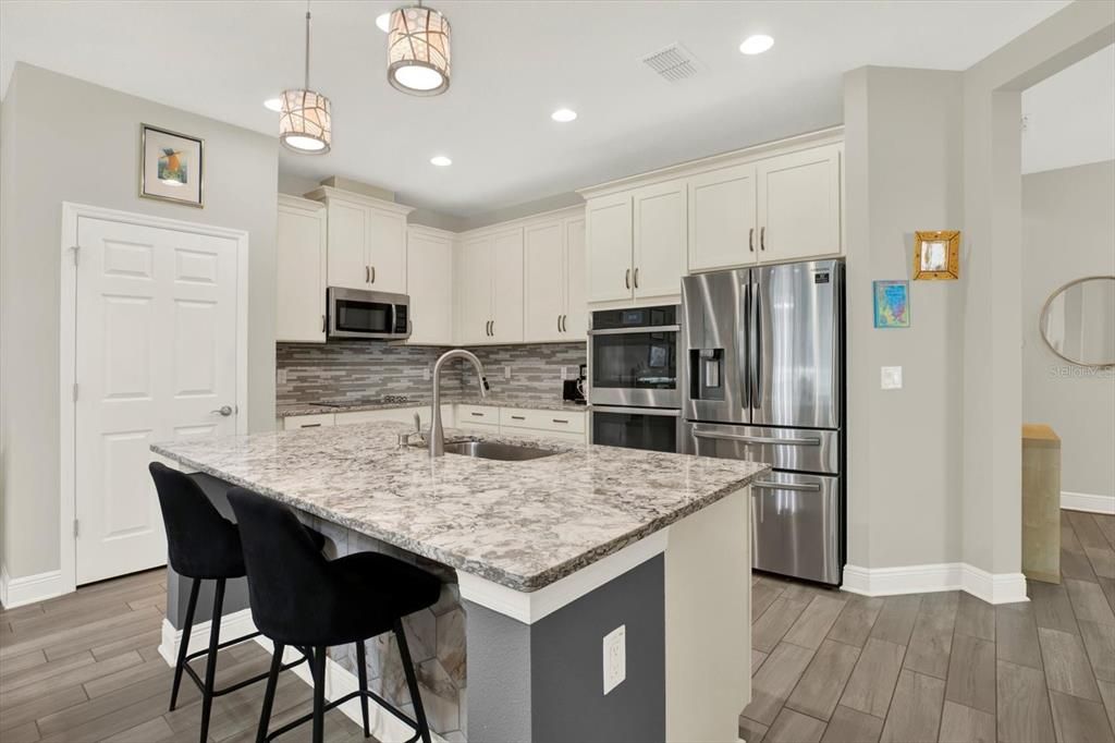 For Sale: $399,900 (2 beds, 2 baths, 1792 Square Feet)
