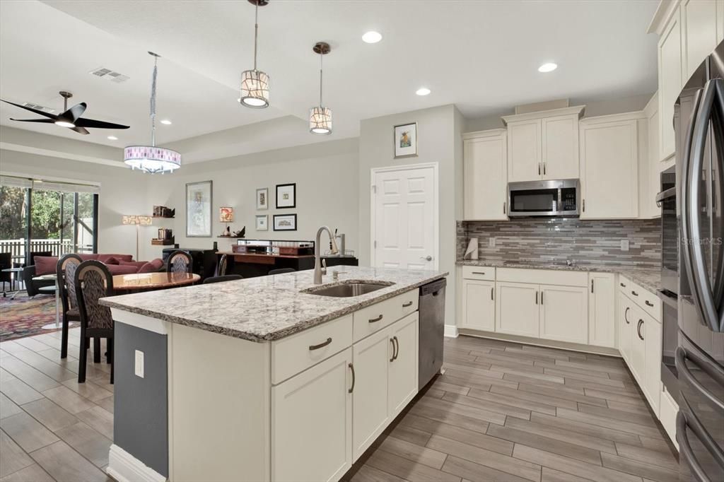 For Sale: $399,900 (2 beds, 2 baths, 1792 Square Feet)